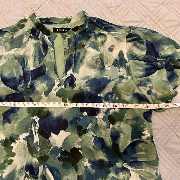 Green Blue Watercolor Blouse, NEVER WORN, Bubble sleeves, Size Small - Picture 4 of 8